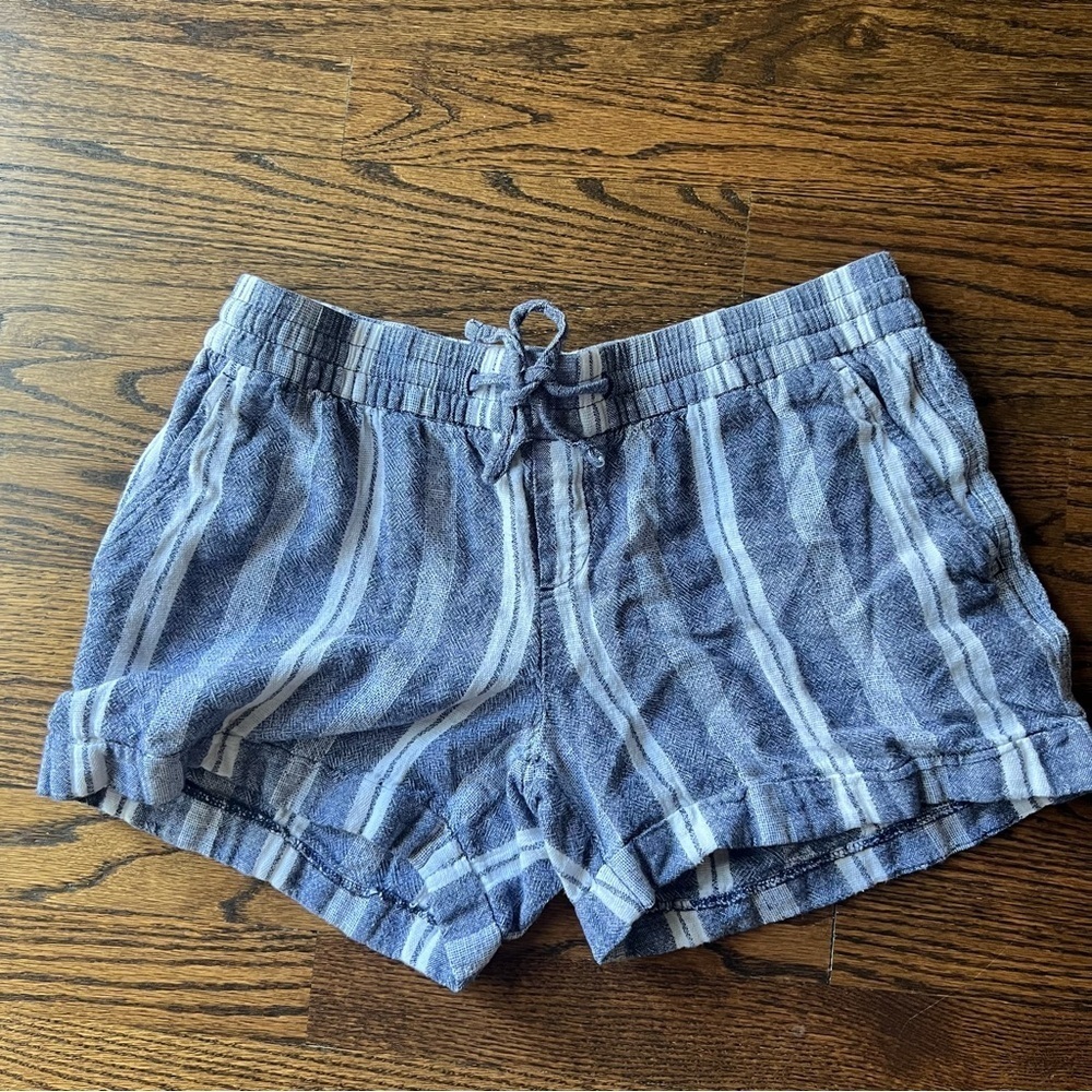 🍭6/$30 Old Navy Striped Casual Women’s Shorts - M